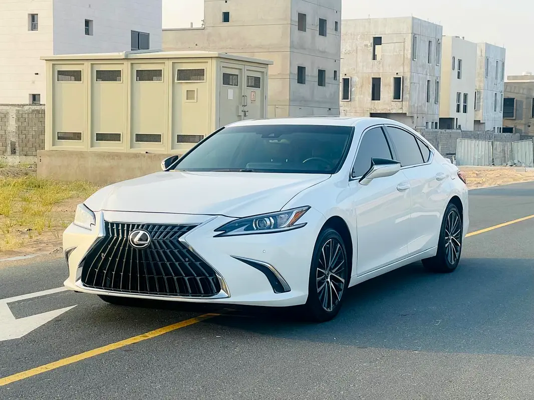 Lexus ES 300H 4 seater luxury sedan